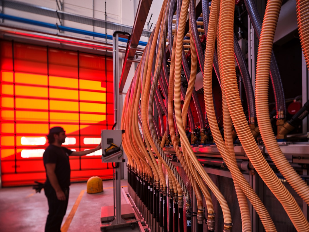 Il logo delle Olimpiadi di Parigi a confronto con quello della app di incontri Tinder